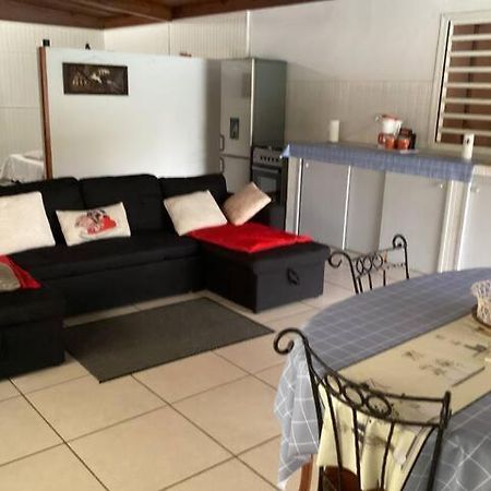 Appartement Dans Propriete Reposante Saint-Benoît Екстериор снимка