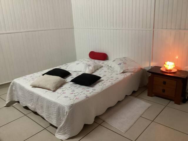 Appartement Dans Propriete Reposante Saint-Benoît Екстериор снимка